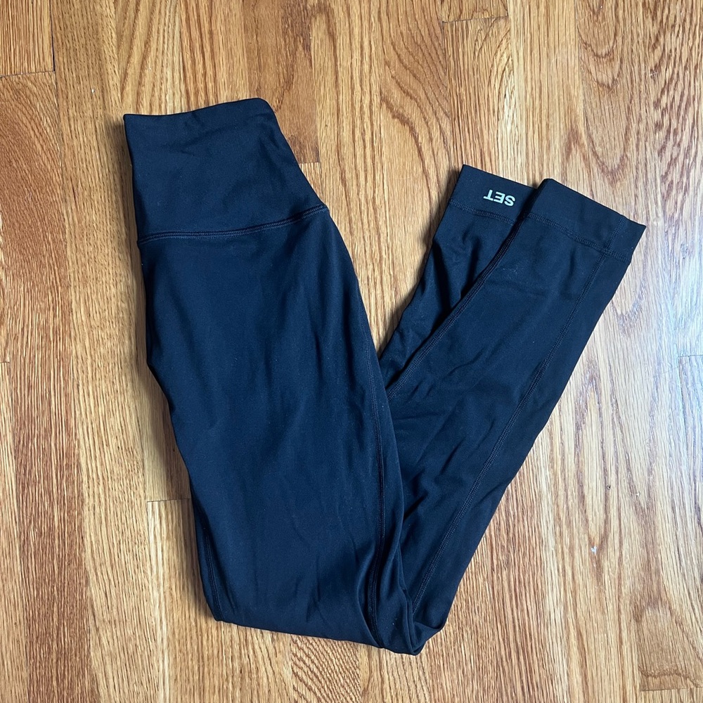 🌸SET ACTIVE SPORTY HIGH-RISE LEGGINGS